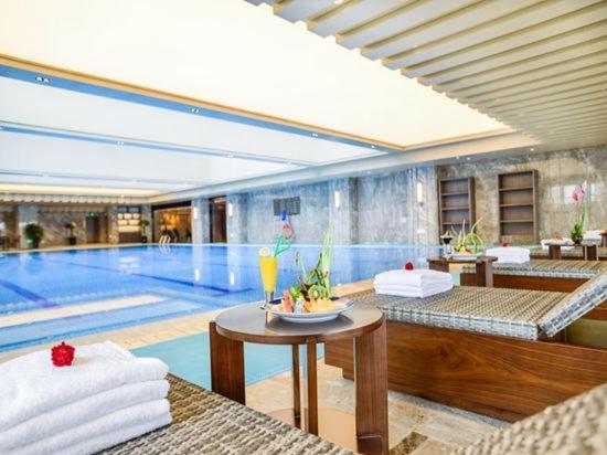 Grand New Century Hotel Haining Zhejiang Exterior foto